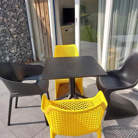'T Strandhuys En De Vuurtoren, Met Eigen Keuken, Zonnig Terras Nabij Dorp, Duinen En Strand, Incl Verwarmd Binnen Zwembad Hollum  Bagian luar foto