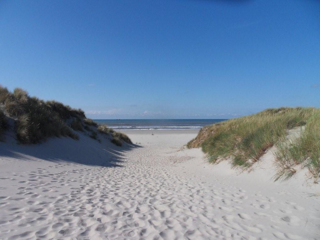 'T Strandhuys En De Vuurtoren, Met Eigen Keuken, Zonnig Terras Nabij Dorp, Duinen En Strand, Incl Verwarmd Binnen Zwembad Hollum  Ruang foto