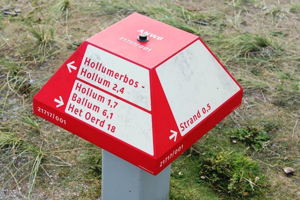 'T Strandhuys En De Vuurtoren, Met Eigen Keuken, Zonnig Terras Nabij Dorp, Duinen En Strand, Incl Verwarmd Binnen Zwembad Hollum  Ruang foto