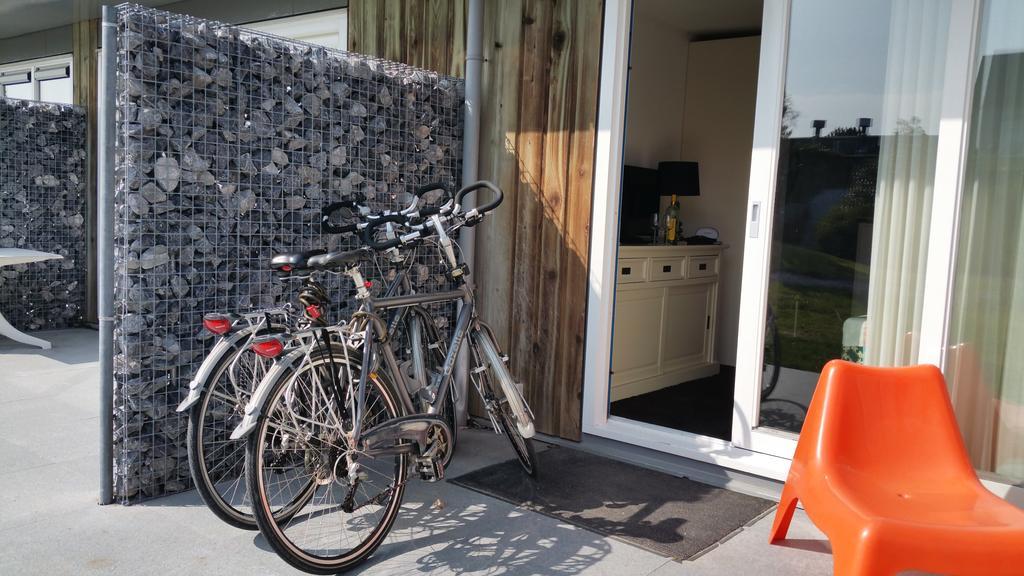 'T Strandhuys En De Vuurtoren, Met Eigen Keuken, Zonnig Terras Nabij Dorp, Duinen En Strand, Incl Verwarmd Binnen Zwembad Hollum  Bagian luar foto
