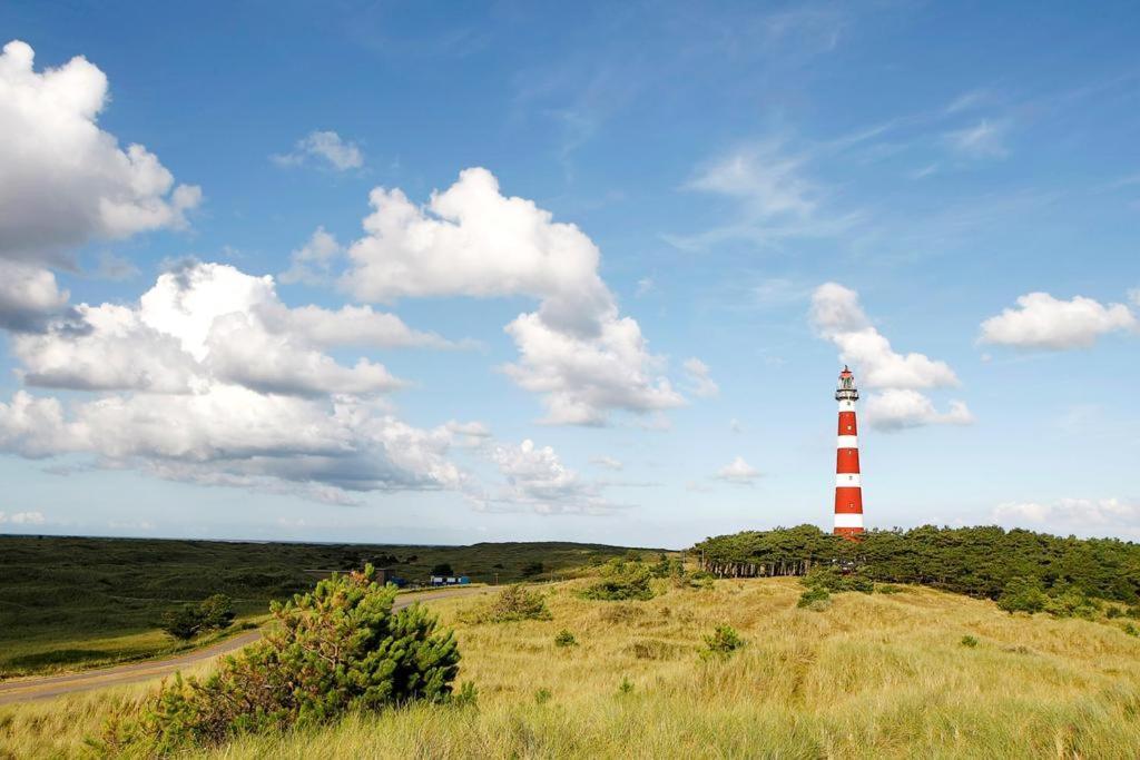 'T Strandhuys En De Vuurtoren, Met Eigen Keuken, Zonnig Terras Nabij Dorp, Duinen En Strand, Incl Verwarmd Binnen Zwembad Hollum  Bagian luar foto