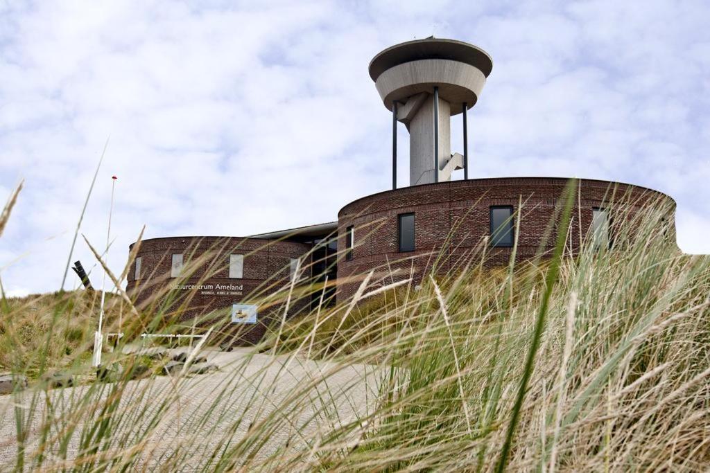 'T Strandhuys En De Vuurtoren, Met Eigen Keuken, Zonnig Terras Nabij Dorp, Duinen En Strand, Incl Verwarmd Binnen Zwembad Hollum  Bagian luar foto