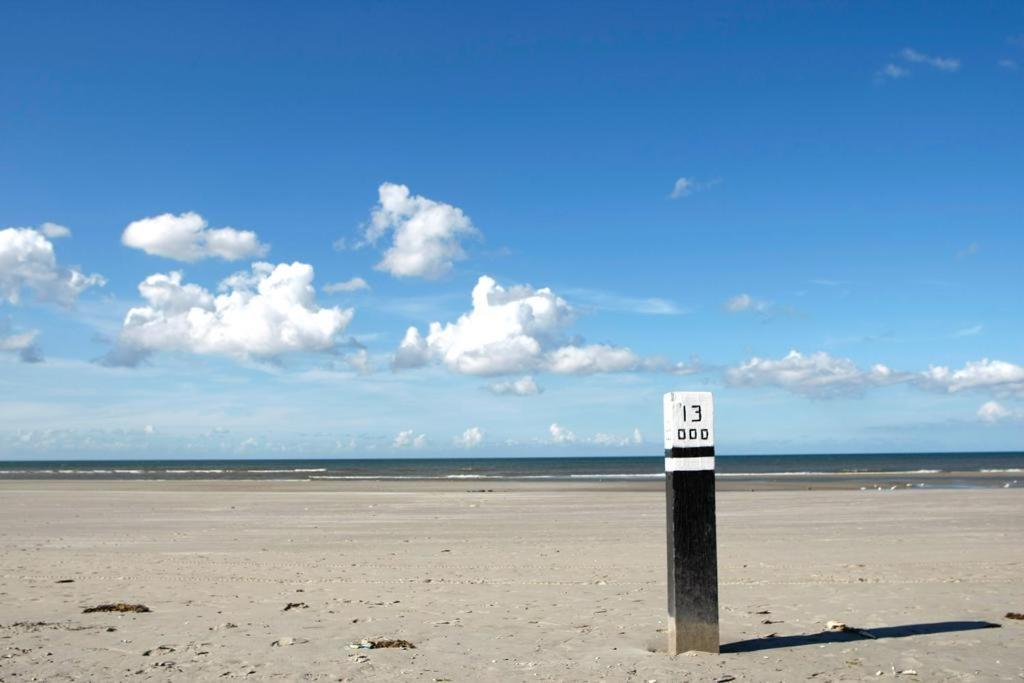 'T Strandhuys En De Vuurtoren, Met Eigen Keuken, Zonnig Terras Nabij Dorp, Duinen En Strand, Incl Verwarmd Binnen Zwembad Hollum  Bagian luar foto