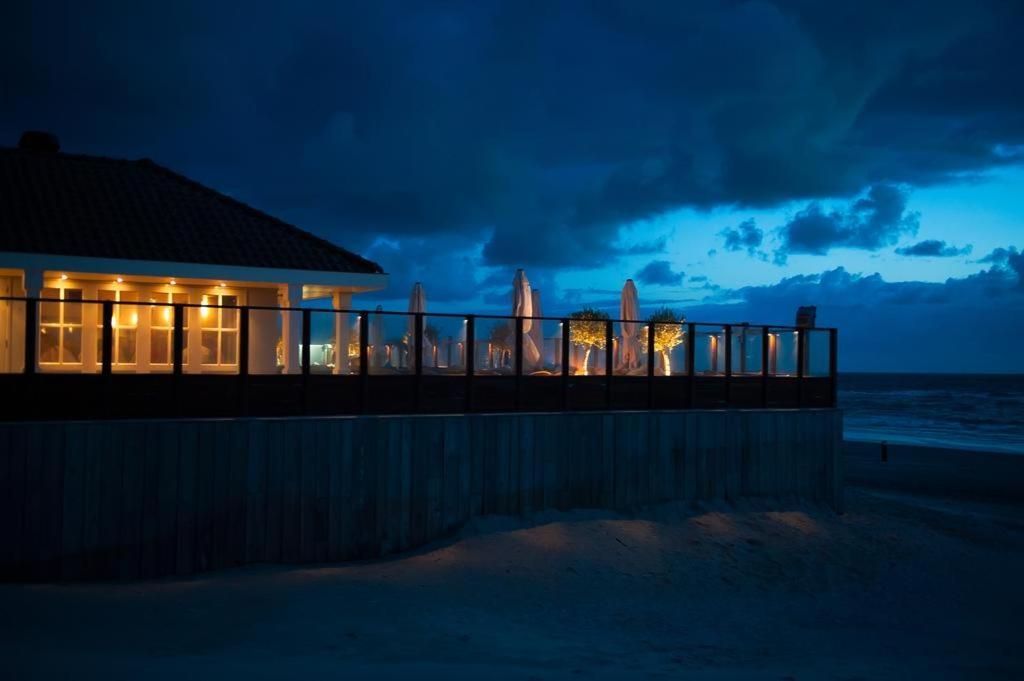 'T Strandhuys En De Vuurtoren, Met Eigen Keuken, Zonnig Terras Nabij Dorp, Duinen En Strand, Incl Verwarmd Binnen Zwembad Hollum  Bagian luar foto