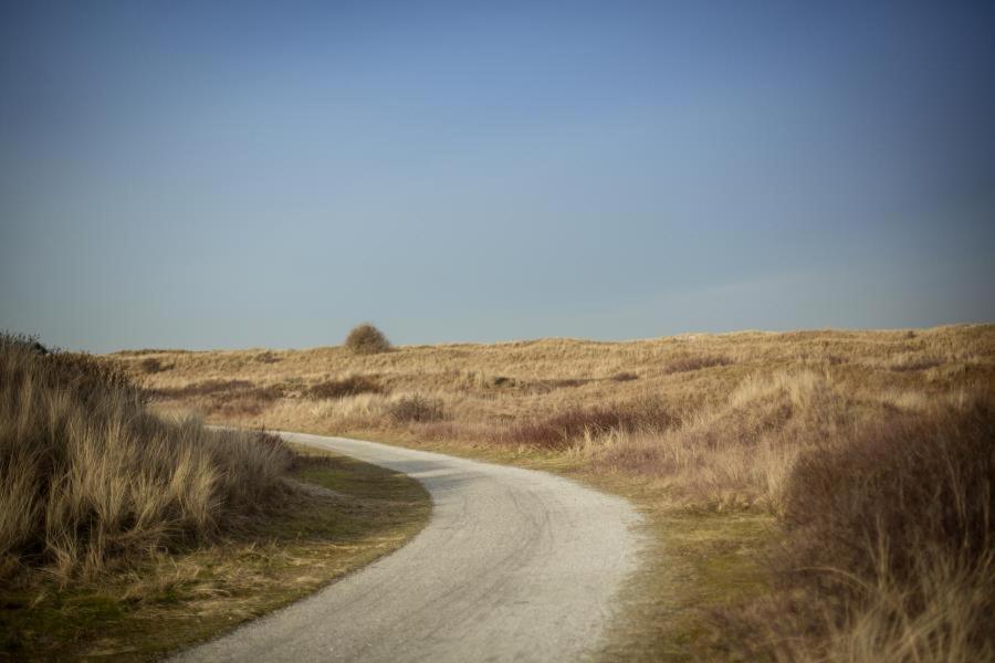 'T Strandhuys En De Vuurtoren, Met Eigen Keuken, Zonnig Terras Nabij Dorp, Duinen En Strand, Incl Verwarmd Binnen Zwembad Hollum  Bagian luar foto