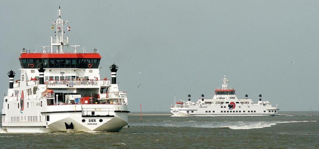 'T Strandhuys En De Vuurtoren, Met Eigen Keuken, Zonnig Terras Nabij Dorp, Duinen En Strand, Incl Verwarmd Binnen Zwembad Hollum  Bagian luar foto