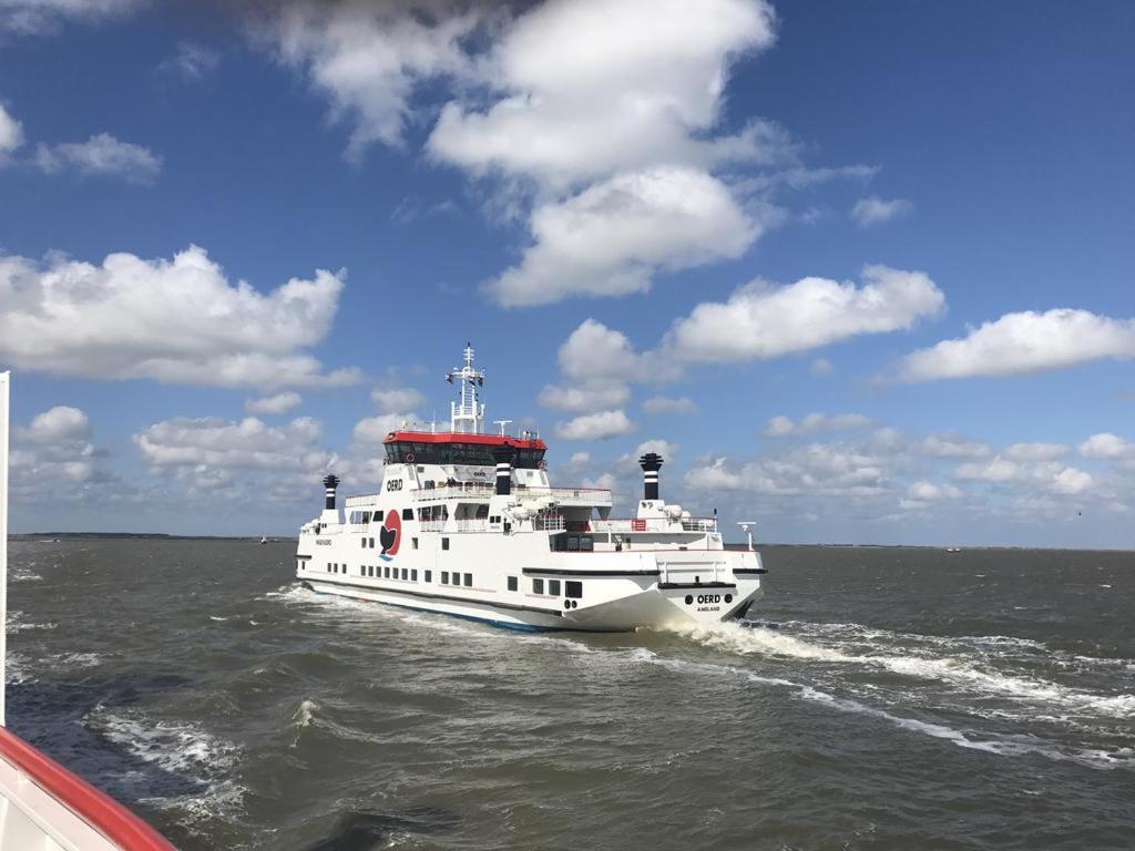 'T Strandhuys En De Vuurtoren, Met Eigen Keuken, Zonnig Terras Nabij Dorp, Duinen En Strand, Incl Verwarmd Binnen Zwembad Hollum  Bagian luar foto