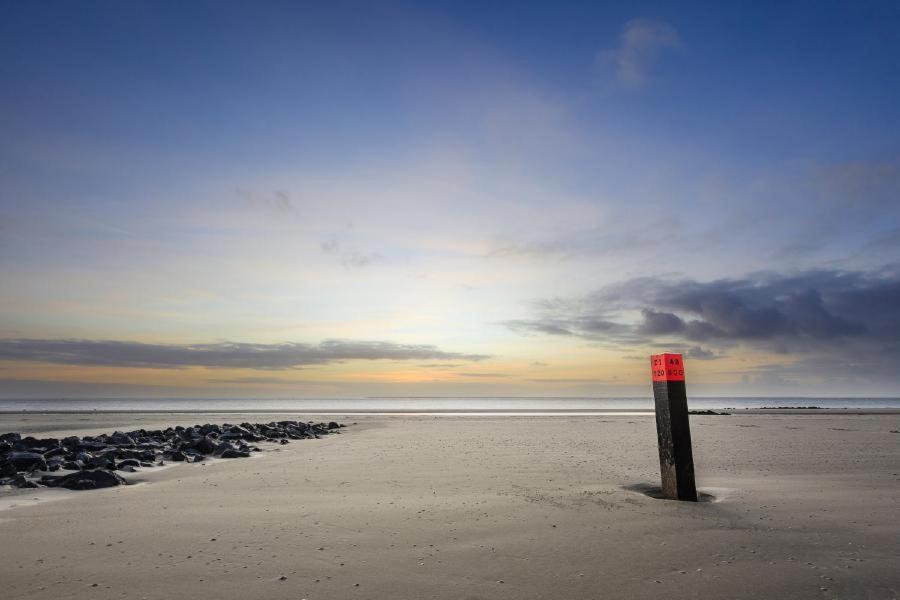 'T Strandhuys En De Vuurtoren, Met Eigen Keuken, Zonnig Terras Nabij Dorp, Duinen En Strand, Incl Verwarmd Binnen Zwembad Hollum  Bagian luar foto