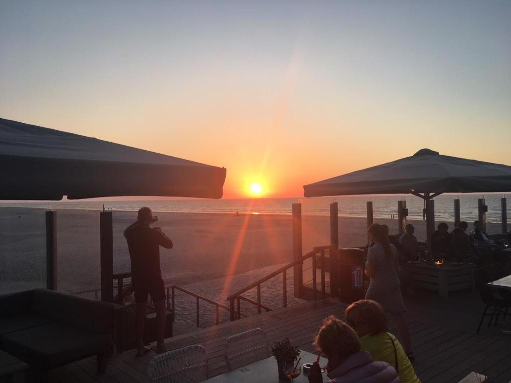 'T Strandhuys En De Vuurtoren, Met Eigen Keuken, Zonnig Terras Nabij Dorp, Duinen En Strand, Incl Verwarmd Binnen Zwembad Hollum  Bagian luar foto