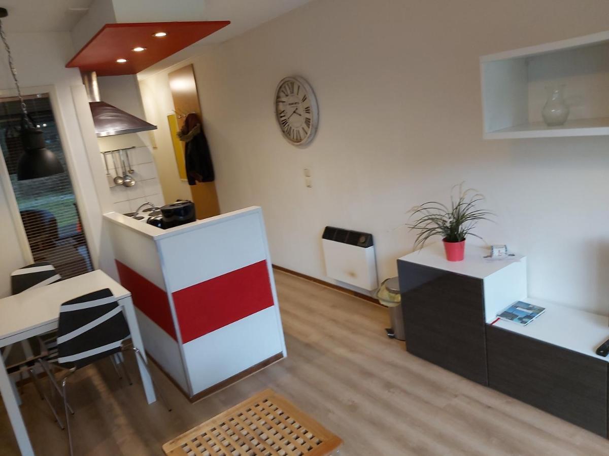 'T Strandhuys En De Vuurtoren, Met Eigen Keuken, Zonnig Terras Nabij Dorp, Duinen En Strand, Incl Verwarmd Binnen Zwembad Hollum  Bagian luar foto