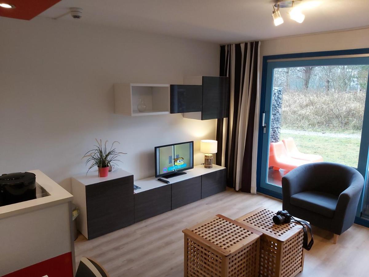 'T Strandhuys En De Vuurtoren, Met Eigen Keuken, Zonnig Terras Nabij Dorp, Duinen En Strand, Incl Verwarmd Binnen Zwembad Hollum  Bagian luar foto